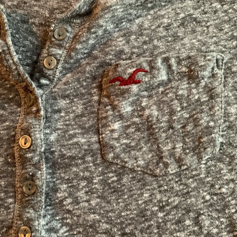 Hollister heather gray, short sleeve shirt with brooms and pockets. Size small. - Picture 3 of 6